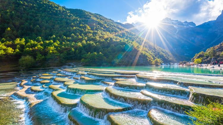 6-Day Yunnan Tour from Lijiang· Dali, Shangri-La, Tiger Leaping Gorge, Pudacuo National Forest Park, Songzanlin Temple, Jade Dragon Snow Mountain