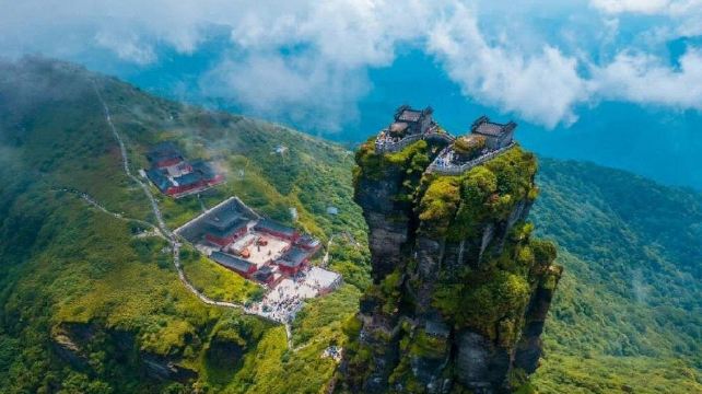 4-Day Private Custom Tour from Guizhou·Zhaoxing Dong Village, Xijiang Qianhu Miao Village, Mount Fanjing | Jianhe Yangasha Square | Hotspring bath