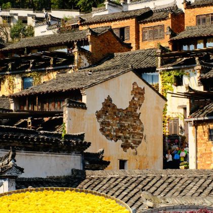 江西南昌+庐山风景名胜区+婺源+景德镇+三清山风景区5日4晚跟团游