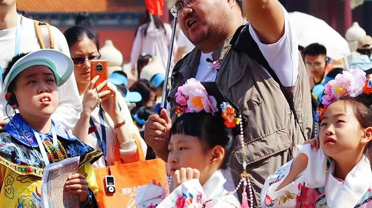 历史人文·北京5天4晚亲子营|故宫、天坛、圆明园、夜游长城（避暑）、天安门广场降旗、烤鸭、京剧体验、古建筑博物馆、京彩瓷掐丝体验、南锣鼓巷·历史人文·北京5天4晚亲子营|故宫、天坛、圆明园、夜游长城（避暑）、天安门广场降旗、烤鸭、京剧体验、古建筑博物馆、京彩瓷掐丝体验、南锣鼓巷