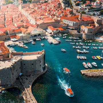 克罗地亚杜布罗夫尼克11日10晚拼小团