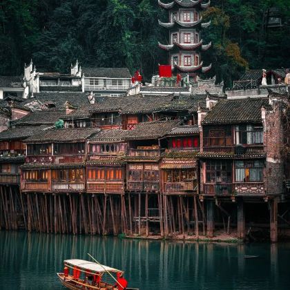 凤凰古城+矮寨大桥+怀化大峡谷+黔阳古城+老家寨+洪江古商城6日5晚私家团