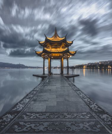 6D5N • Curated 6-day Jiangnan leisure tour | Zen-inspired illuminated nightscape, lantern-lit water town opera viewing, hanfu travel photography exploration, Song tea elegance tasting, authentic cuisine in five cities, tour guide accompaniment, enter via Nanjing and depart via Shanghai