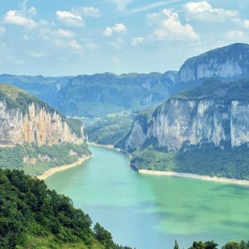 贵州贵阳+乌江源百里画廊+化屋村+九洞天+奢香古镇+茅台镇+贵州乌江寨国际旅游度假区6日5晚拼小团