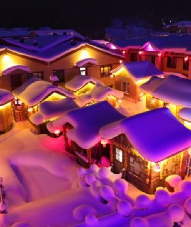 8日7晚 • 哈爾濱8天團 · 【東北浪漫雪景+溫泉】童話雪世界~雪鄉、關東第一名山~長白山(北坡、溫泉)、馬拉爬犁穿越白樺林、雪地長龍、冰雪十里畫廊雪松奇觀、潑水成冰、伏爾加莊園、冰雪大世界、朝鮮民族村、...