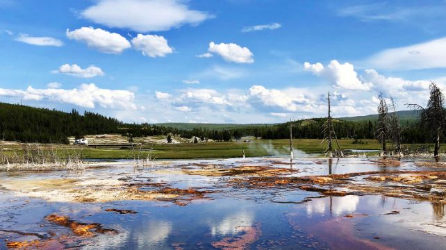 7-Day Yellowstone and West Coast National Park Bus Tour · Crazy Horse, Grand Teton and Mount Rushmore
