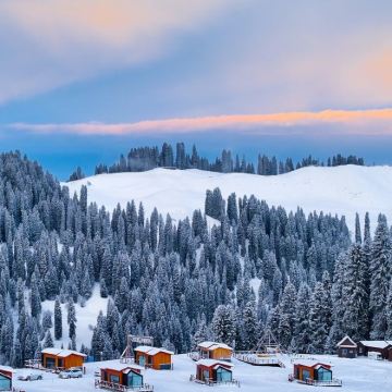 新疆伊犁+那拉提旅游风景区+赛里木湖5日4晚拼小团