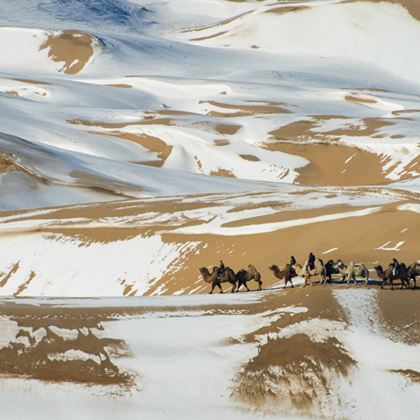 内蒙古呼和浩特+乌兰哈达火山地质公园+响沙湾+敕勒川草原5日4晚私家团