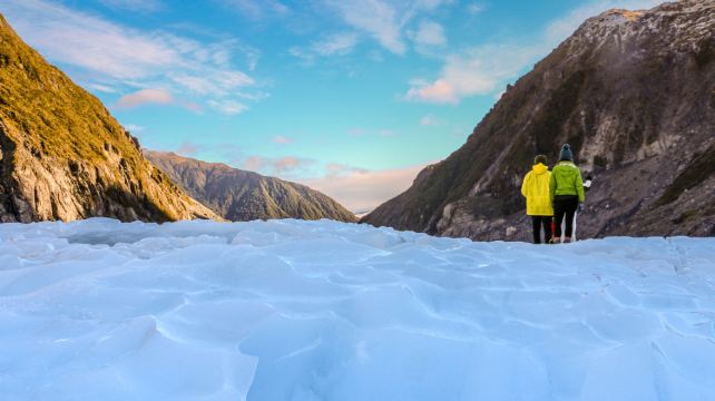 <8天>【9人Vip小团 网红向导Andy洪 】新西兰南岛·住2晚皇后镇希尔顿+1晚观星小镇、福克斯/约瑟夫冰川+TSS蒸汽船+空中缆车+企鹅归巢VIP票、库克山+蒂卡波湖、BBQ午餐+三文鱼+龙虾餐
