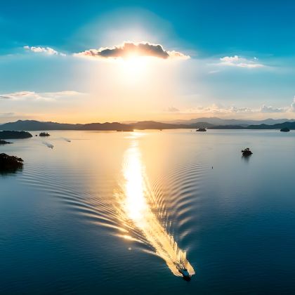 梅州+雁南飞茶田景区+松口古镇+梅州五指石+客天下客家小镇景区+梅州千佛塔+万绿湖风景区+万绿湖•镜花缘游览区+春沐源小镇+野趣沟7日6晚私家团