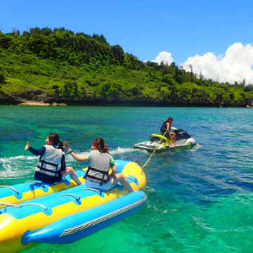 日本冲绳县本部町冲绳美丽海水族馆+美国村+古宇利岛+万座毛+濑底海滩+濑长岛5日4晚拼小团