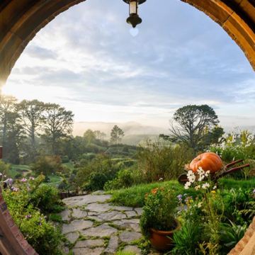 新西兰北岛+奥克兰+罗托鲁瓦+怀托摩萤火虫洞+霍比特村+红木森林公园3日2晚跟团游