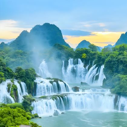 南宁+崇左+防城港+钦州+德天瀑布+明仕田园+峒那屿湾景区+东兴口岸+白浪滩+三娘湾+八寨沟6日5晚私家团