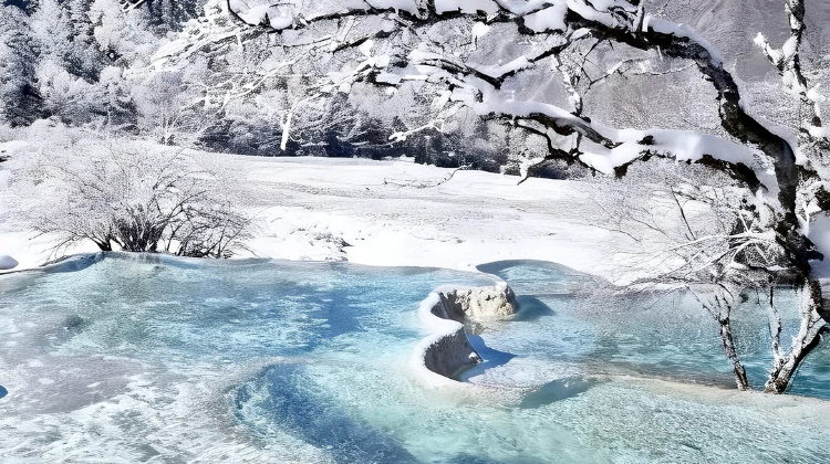 5-D Western Sichuan Private Tours: Chengdu, Jiuzhaigou, Huanglong National Scenic Area, Mount Siguniang, Bipenggou, Sanxingdui Museum·  