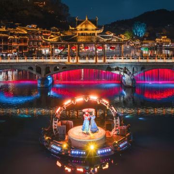 张家界+天门山+湘西+凤凰古城5日4晚跟团游