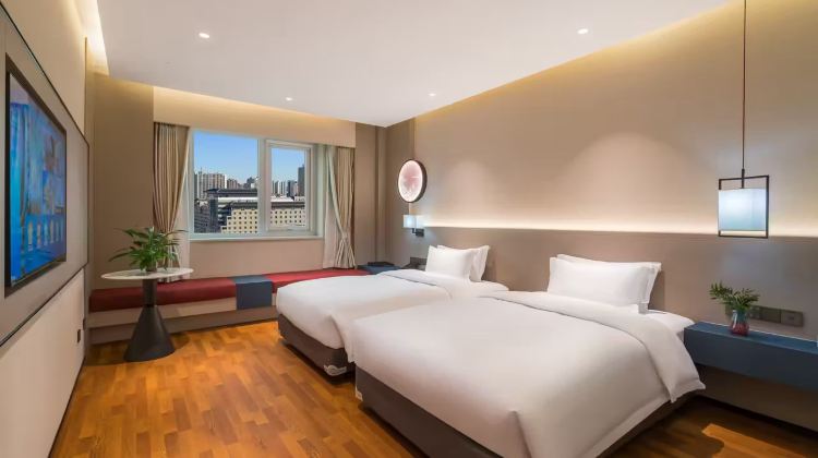 7-Day Exclusive 9-person small group with pure sightseeing and no shopping for a hassle-free holiday.  Palace Museum tickets can be booked 8 days early. Come explore Beijing and Badaling Great Wall.