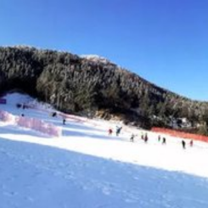 大别山滑雪旅游度假区+六万情峡2日跟团游