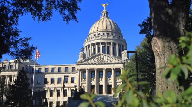 <12天>【纽约春假亲子限定 | 住1晚法拉盛中心地段】纽约JFK＆LGA机场接机·打卡14州州政府大厦&美国国会大厦+好时+匹兹堡+辛辛那提+亚特兰大+查尔斯顿+三大音乐之都(孟菲斯+纳什维尔+新奥尔良)+全程含早+18岁及以下免费参团