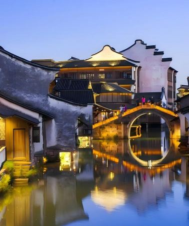 6日5晚 • 上海＋杭州＋蘇州＋烏鎮  全程4鑽 升級上海1晚五鑽酒店 雙水鄉烏鎮南潯 杭州西湖  贈蘇式下午茶