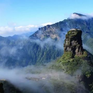 贵州贵阳+黄果树+梵净山+荔波+西江千户苗寨+镇远+四川成都+九寨沟+黄龙风景名胜区10日9晚跟团游
