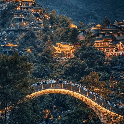 江西南昌+庐山+景德镇+婺源+三清山风景区+望仙谷+黄山+宏村景区8日7晚跟团游