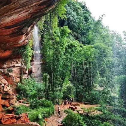 贵阳+贵州乌江寨国际旅游度假区+遵义会议会址+茅台镇+丙安古镇+赤水丹霞旅游区·大瀑布+燕子岩瀑布+四洞沟景区+赤水竹海公园5日4晚拼小团