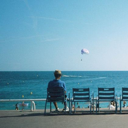 法国巴黎+尼斯+阿维尼翁10日私家团