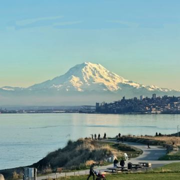 美国西雅图+雷尼尔山国家公园+斯诺夸尔米瀑布+奇胡利玻璃艺术园+太空针塔5日4晚私家团