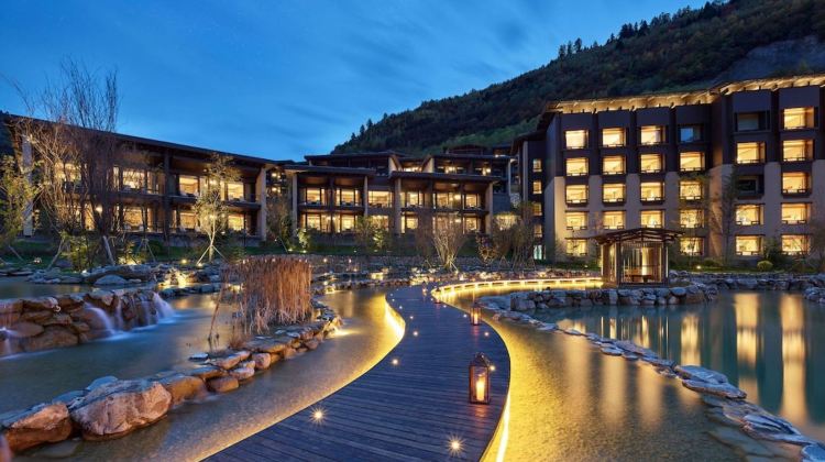 4-Day 3 nights' Hilton or Equivalent Luxury Hotel - 2 days Deep Exploration of Jiuzhaigou - Huanglong - Fully Covered Itinerary: Park Tickets & All Shuttle & In-Scenery Transit