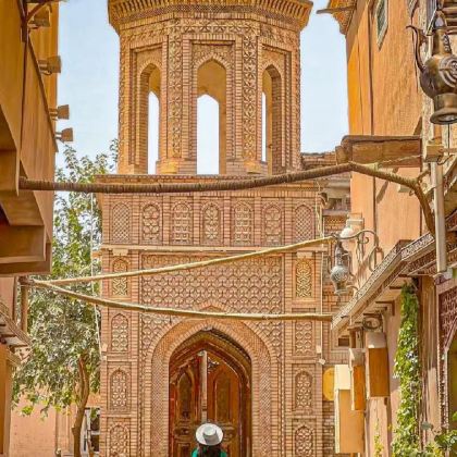 新疆乌鲁木齐+南疆+喀什市+库车10日9晚跟团游