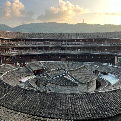 福建土楼永定景区+云水谣景区+田螺坑土楼群2日1晚私家团