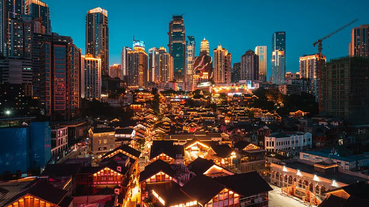 9D8N · Private Tours · Sichuan & Chongqing Holiday: Chengdu's Local Hustle, Pandas, Sanxingdui, Dazu Rock Carvings, City Walks & Mountain City Chongqing's Night Views.