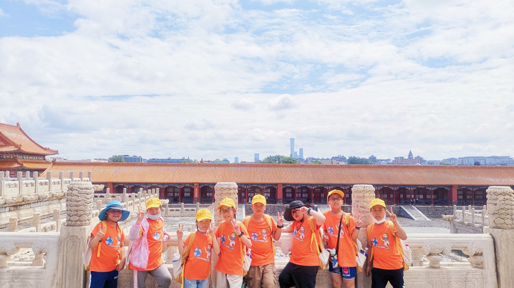 历史人文·北京·五天四晚亲子营|走街串巷寻京味儿，逛故宫、品国博、登长城、观升旗；体验传统京味文化；配备专业研学导师+执行总控，全程图片直播式追踪，让家长放心，安心|9岁以上儿童可单飞·历史人文·北京·五天四晚亲子营|走街串巷寻京味儿，逛故宫、品国博、登长城、观升旗；体验传统京味文化；配备专业研学导师+执行总控，全程图片直播式追踪，让家长放心，安心|9岁以上儿童可单飞