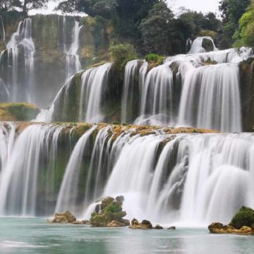 广西崇左+德天瀑布+明仕田园+花山岩画+友谊关景区+通灵大峡谷+鹅泉4日3晚拼小团