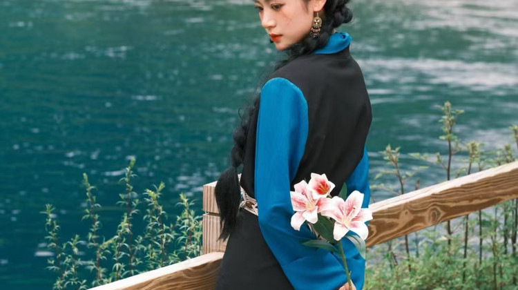 成都+重庆+九寨沟+都江堰+黄龙风景名胜区+武隆天生三桥7日6晚跟团游·『行走山水涧| 渝见天府』动车衔接专车接/送《两江夜游 |九寨旅拍 |藏家欢迎晚宴》