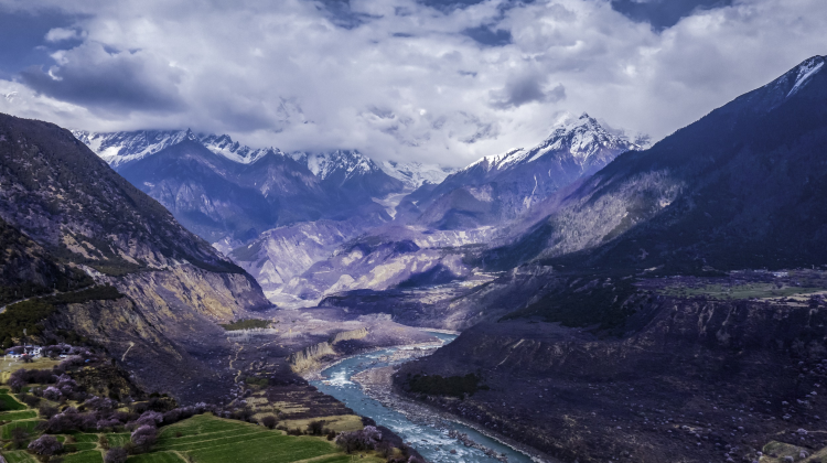 9D8N · Group Tours · Chian + Tibet + Lhasa + Potala Palace + Nyingchi + Basum Tso + Laigu Glacier + Lulang Forest + Bomi + Yamdrok Lake 