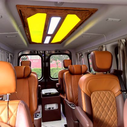 新疆乌鲁木齐+北疆+喀纳斯景区+伊犁+赛里木湖10日9晚跟团游