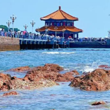 社会实践-青岛5天独立营【青岛海洋地质-勘 海营】-栈桥+坐船登岛+宫崎骏动漫里的海滨灯塔+连三岛+地质探索岩层采样+剧本彩排+观看含丹老虎嘴+水枪大战+拾贝捉蟹+趣味拓展活动+环保创意赛 重点培育地质科学探究能力