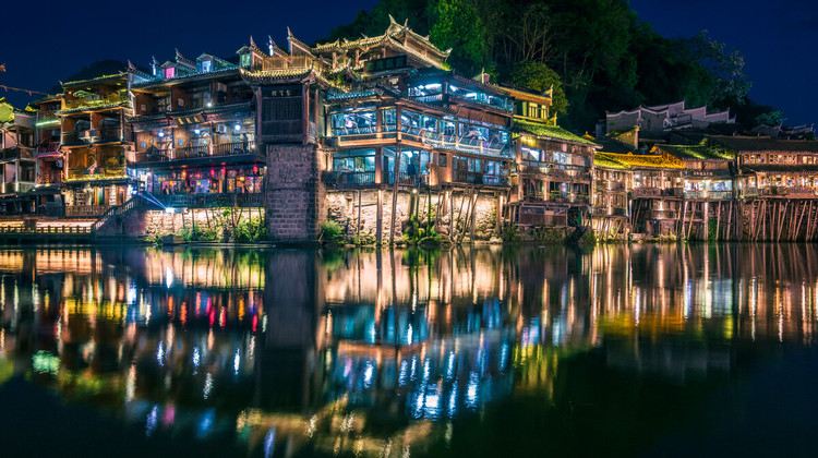 4-Day Exclusive Zhangjiajie & Fenghuang Private Tour·Tianmen Mountain and Fenghuang Ancient Town丨Core Scenic Areas and Majestic Views