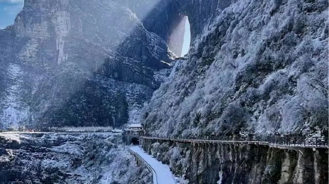 5-Day Epic China Zhangjiajie Adventure Private Tour·Zhangjiajie National Forest Park, Bailong Elevator, Tianmen Mountain and Phoenix Ancient Town