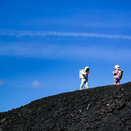 呼和浩特+辉腾锡勒草原+乌兰哈达火山地质公园+库布齐沙漠2日1晚自由行