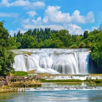 贵州贵阳+黄果树景区+梵净山+西江千户苗寨+荔波+镇远古城+遵义7日6晚自由行