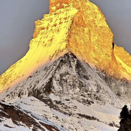 意大利+多洛米蒂山脉+少女峰+拉瓦莱多三峰山+龙疆湖+瑞士因特拉肯+采尔马特+苏黎世+日内瓦+阿尔卑斯山13日12晚拼小团