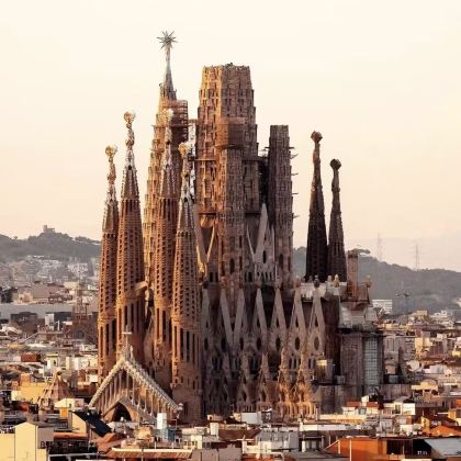 西班牙巴塞罗那+拉格拉纳达+塞维利亚+里斯本+马德里9日8晚自由行