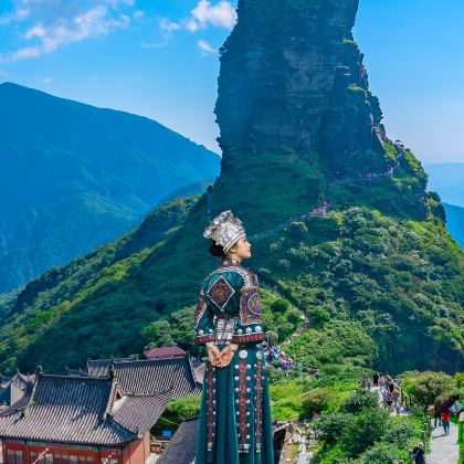 贵州贵阳+黄果树景区+梵净山+荔波+西江千户苗寨+镇远县6日5晚跟团游