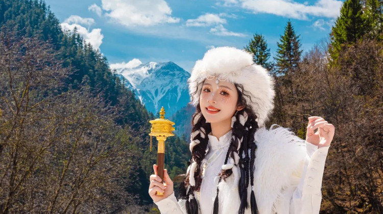 穿越三千年，触摸古蜀文明！成都孟鸿国际旅行社亲子研学营，解锁三星堆考古+蜀绣非遗双宝藏