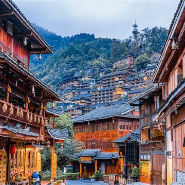 贵州贵阳+黄果树景区+西江千户苗寨+梵净山+荔波小七孔景区+镇远古城+十二背后·地下河谷景区+桐梓小西湖+织金洞+万峰林景区+马岭河峡谷景区10日9晚私家团