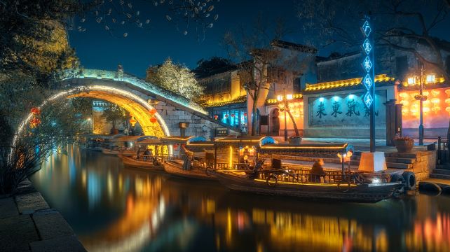 上海+南京+无锡+苏州+杭州+乌镇7日6晚跟团游·限量茅山盐湖城内客栈+杭州5钻丨夜游乌镇+日游周庄丨50元餐标丨专职导游丨赠船游西湖