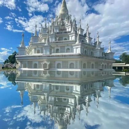 芒市+瑞丽+腾冲5日4晚跟团游