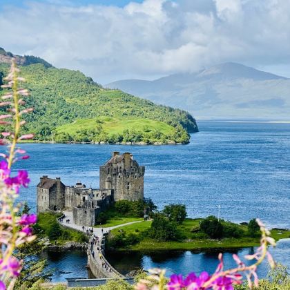 英国+爱尔兰+多佛尔白色悬崖+剑桥大学+爱丁堡城堡+巨石阵17日14晚跟团游